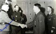 哈默爾受到希特勒接見並授予雙劍飾