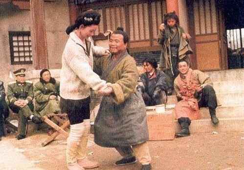 拍水滸傳時,他和王思懿天天手拉手,趙小銳說很羨慕