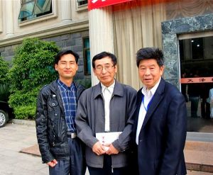 中央紀委主任、詩詞學會領袖晨崧（中）