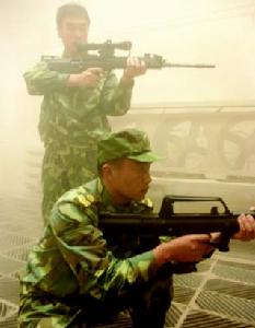 （圖）槍枝性能演練