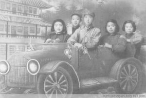 （圖）南下幹部郝全（右一）、張立枝（左一）與遵化縣二區一起工作的同志合影