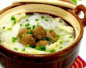 小白菜冬粉丸子煲