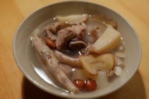 響螺片煲雞 響螺片煲雞