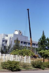 中央大學天文台 24 吋反射式望遠鏡架設時的情形