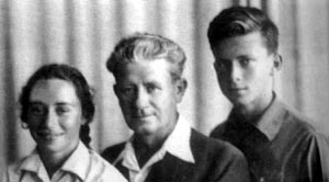 《百個女生一個男生》 《百個女生一個男生》