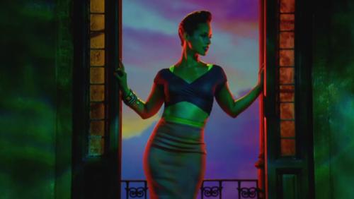 Girl On Fire[艾麗西亞&middot;凱斯演唱歌曲]