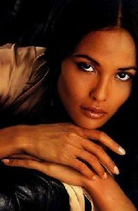 勞拉·佳姆瑟 勞拉·佳姆瑟