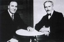 瓦爾特與指揮大師托斯卡尼尼合影