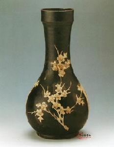 南宋吉州窯黑釉帶銘剔梅花紋瓶 南宋吉州窯黑釉帶銘剔梅花紋瓶