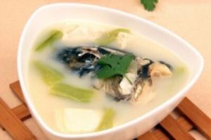 產婦鯽魚湯 產婦鯽魚湯