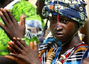 身著民族服裝的甘比亞婦女