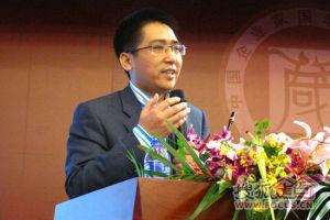 陽光100董事長 易小迪