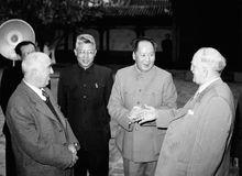 毛澤東會見哈里·波立特(左一)