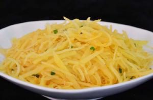 鹹蛋黃炒土豆絲 鹹蛋黃炒土豆絲