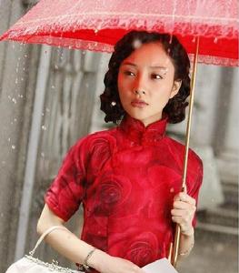 　李小璐紅衣紅傘