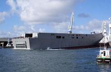 首艦“坎培拉”號下水