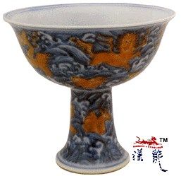 青花海獸高足杯