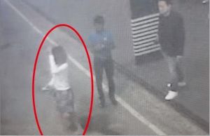 馬來西亞警方對金正男在機場遇害的監控錄像，白衣女子疑為兇手
