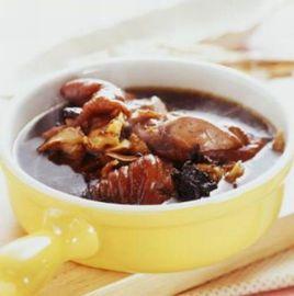 熟地豬蹄煲 熟地豬蹄煲