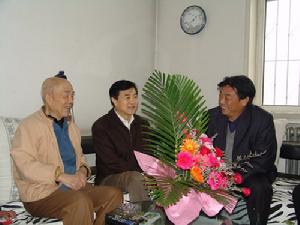 2006年11月,李重庵看望徐景星