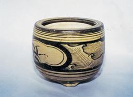 南宋吉州窯開光海濤卷葉紋瓷爐 南宋吉州窯開光海濤卷葉紋瓷爐