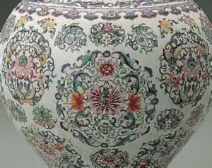 清乾隆畫琺瑯團花蓋罐 清乾隆畫琺瑯團花蓋罐