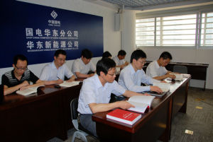 5月16日，國電華東分公司開展以 “學習黨史、建設學習型黨組織” 為主題的專題黨日活動，組織部分黨員和入黨積極分子在職工書屋學習《中國共產黨歷史（第二卷）》。