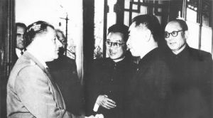 1955陪同周恩來會見外賓（後右一閻寶航）