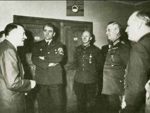 1945年元旦，希特勒和軍需部部長、約德爾將軍、凱特爾元帥和外交部部長在最後新年宴會上。