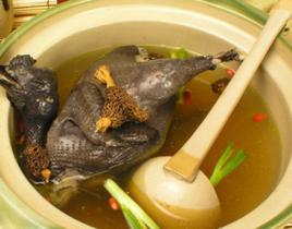 豆蔻草果燉烏雞 豆蔻草果燉烏雞