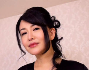 B85cm(D杯)W67cmH90cm