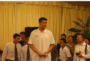 姚明出席慈善賽發布會