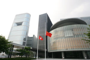香港特區政府從2012年10月4號起，連續3天降半旗默哀