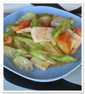 西紅柿絲瓜炒凍豆腐 西紅柿絲瓜炒凍豆腐