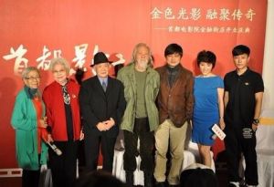 《飛越老人院》