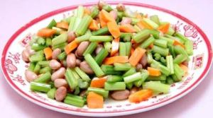 花生米醃芹菜 花生米醃芹菜