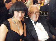 （右）美國前國務卿基辛格博士