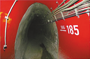 地下隧道內景