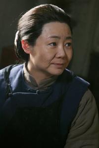 （圖）薩日娜飾關小腳