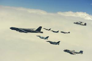 美日舉行聯合軍演展示強大空中編隊