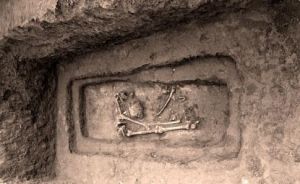 西朱封龍山文化大墓