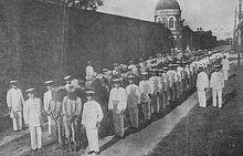 西來庵事件被捕之人頭戴籠盔押解至法院送審