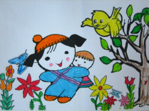 妹妹背著洋娃娃