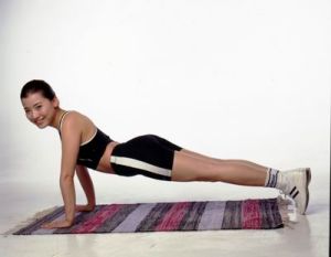 做伏地挺身 做伏地挺身