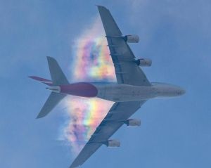 飛機彩虹