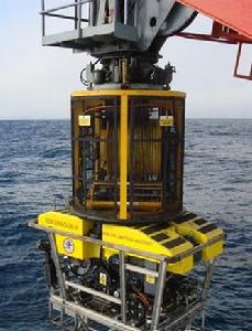 中國“海龍”3500米深海無人潛水器，配有機械臂，可實施採樣等作業