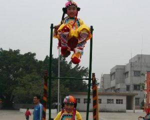 崖口飄色 崖口飄色