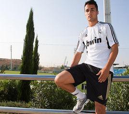 卡薩多[巴列卡諾足球俱樂部運動員]