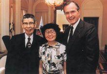 美國前總統布希與李振翩合影