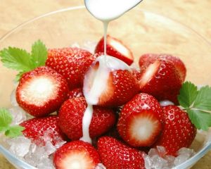草莓牛奶冰霜
